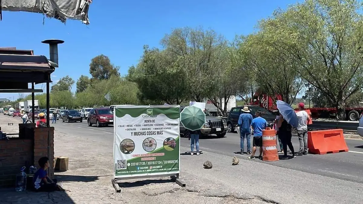 Carretera a Chapala bloqueada